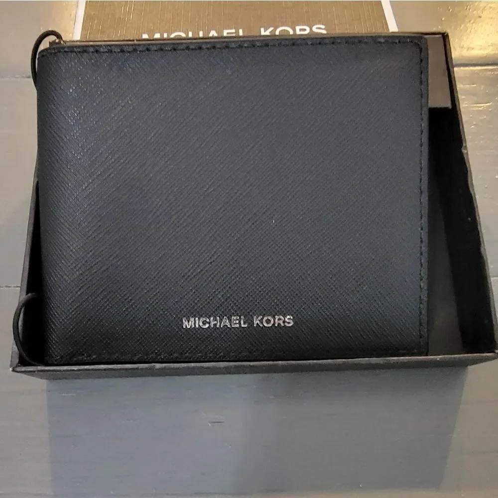 🎄🎁ALERT Michael Kors Men's Black Jet Set Signature Andy Billfold Pocket